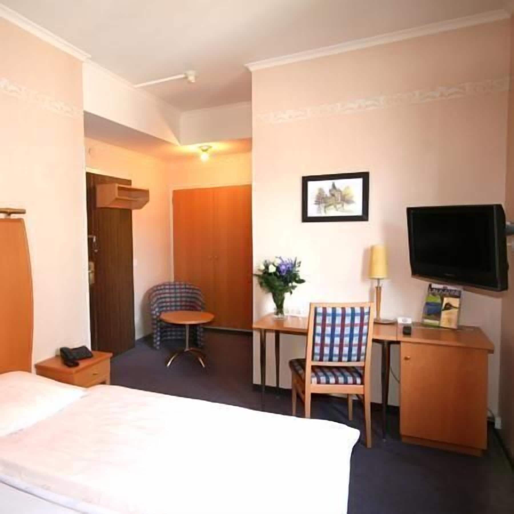Hotel Crystal Лозанна Экстерьер фото