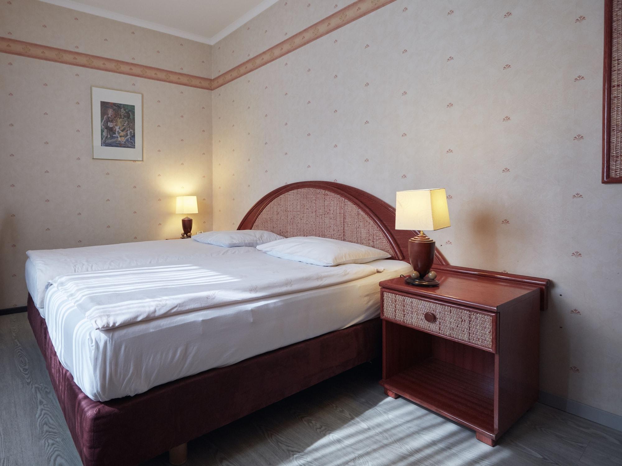 Hotel Crystal Лозанна Экстерьер фото